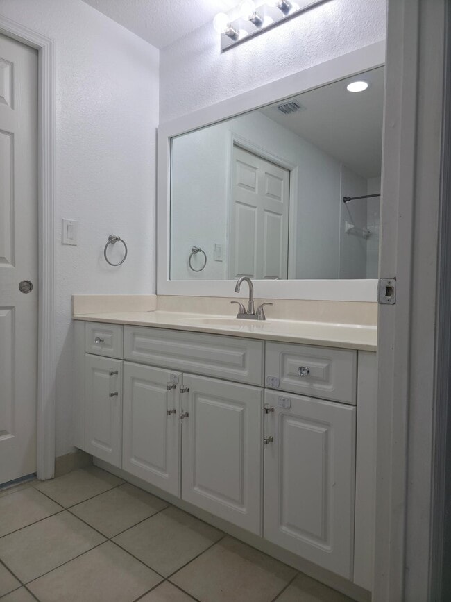 Photo - 2805 Veronia Dr Unit 204