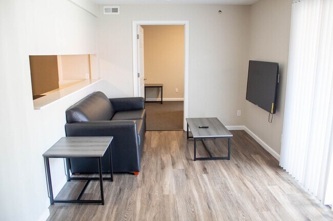 Photo - 105 S Wright