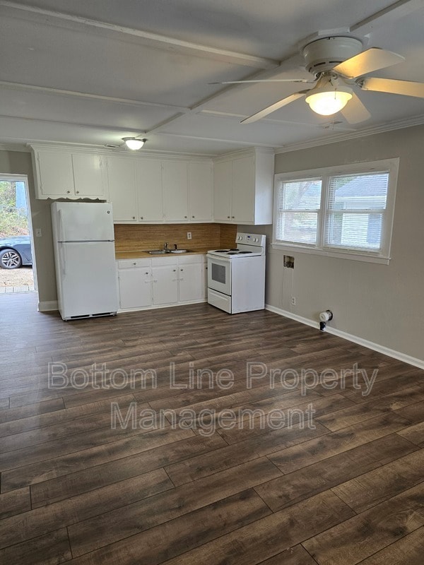 Photo - 504 Bethpage Rd