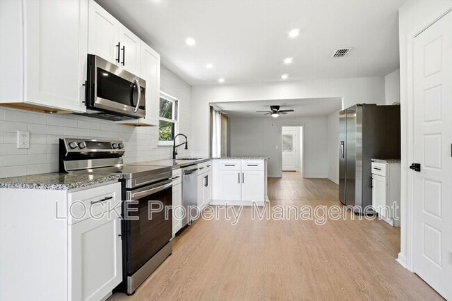 Photo - 209 Westfork Dr