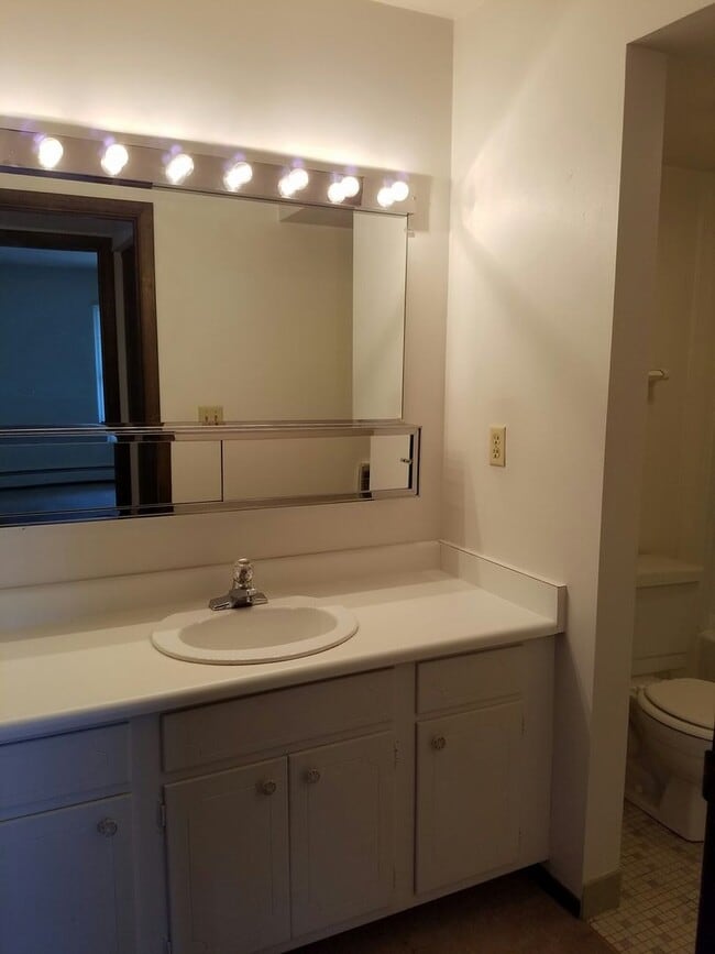 Photo - English Meadows Apartment Homes, Greenfield WI