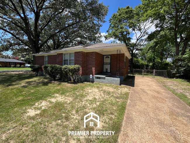 Building Photo - 3026 S Edgeware Rd