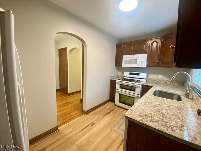 Photo - 1093 N Main St