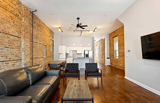 Living room and Kitchen - 2219 W 18th Pl Apartamentos Unidad 1