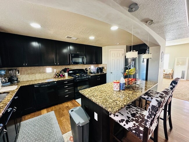 Photo - Available Dec 10th! 3bed 2bath