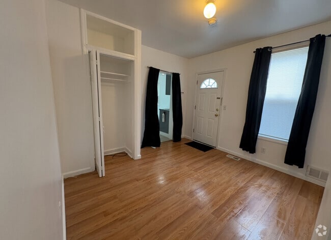 Building Photo - 537 Schiller Ave Unit 1r Rental