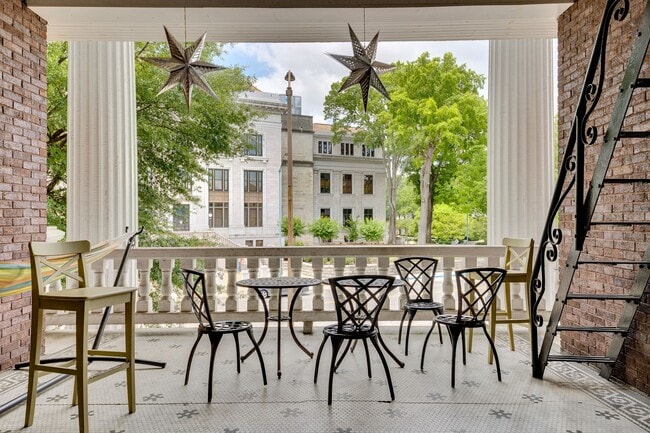 Photo - Fountain Plaza - Fitzgerald Apartments