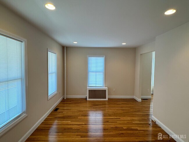 Photo - 150 George St