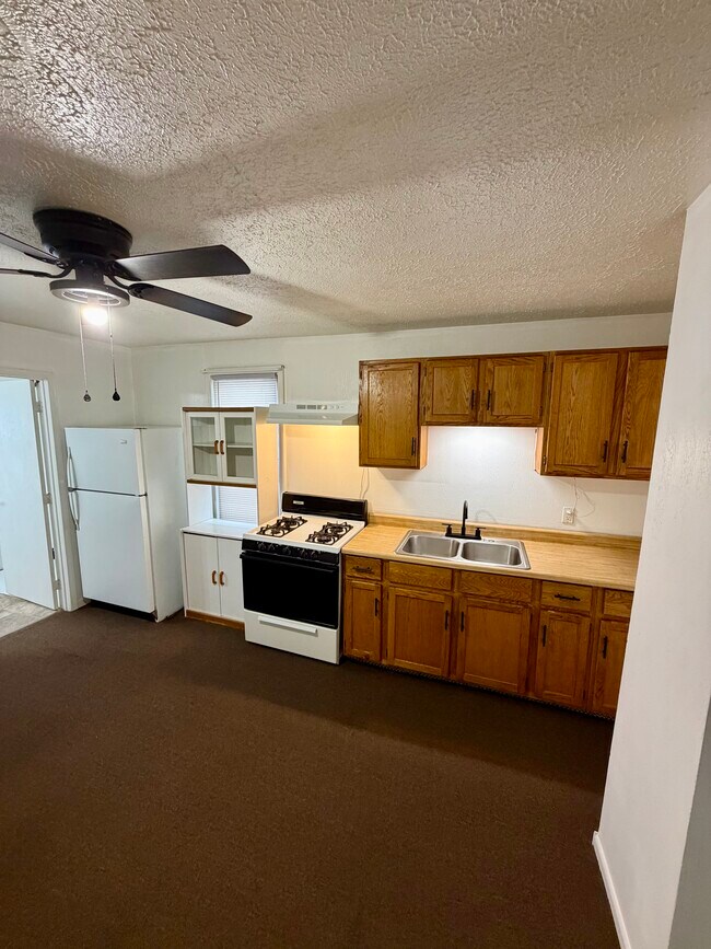 Photo - 520 Knowles Ln