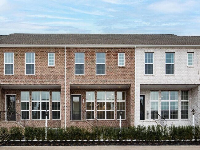 Luxury Townhome in the Heart of Cranberry Twp - Luxury Townhome in the Heart of Cranberry Twp