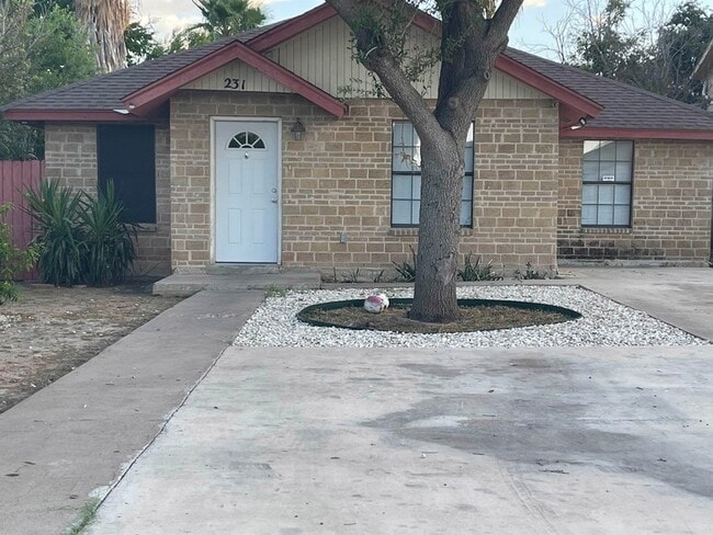 Building Photo - 231 Malaga Dr