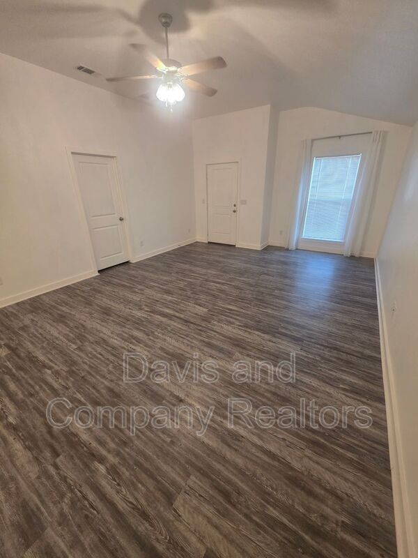 126 Pioneer Cir