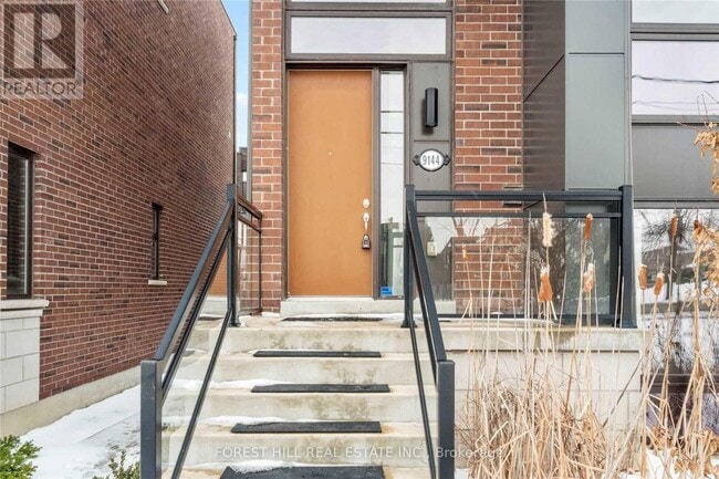 Photo - 9144 Bathurst St