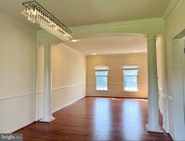 Photo - 43520 Lucketts Bridge Cir