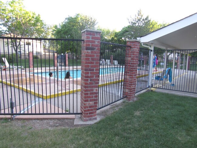 Photo - 9255 E Lehigh Ave Unidad 205