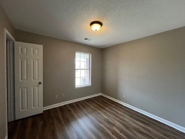 Photo - Renovated 3 Bedroom 3 Bath Townhome for Rent!