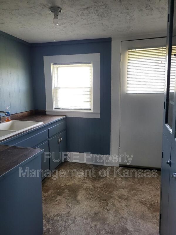 Photo - 5121 NE Meriden Rd