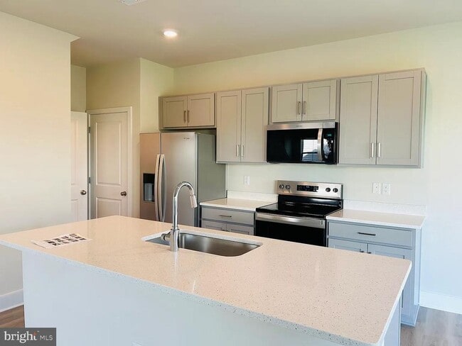 128 Wappinger Ter