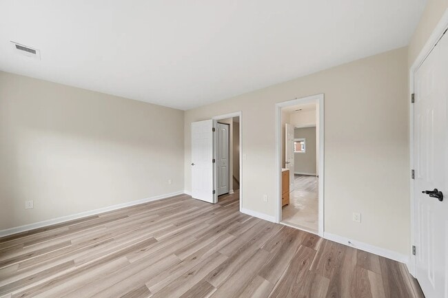 Building Photo - 207 Roundhouse Ct