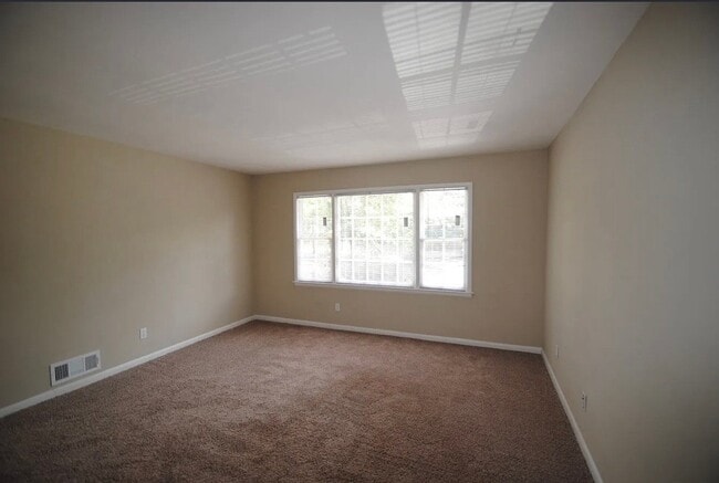 Photo - 411 Windsor Dr