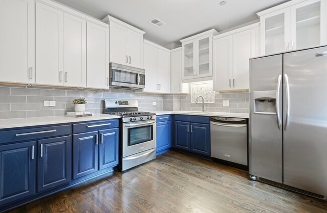 Photo - 550 W Surf St