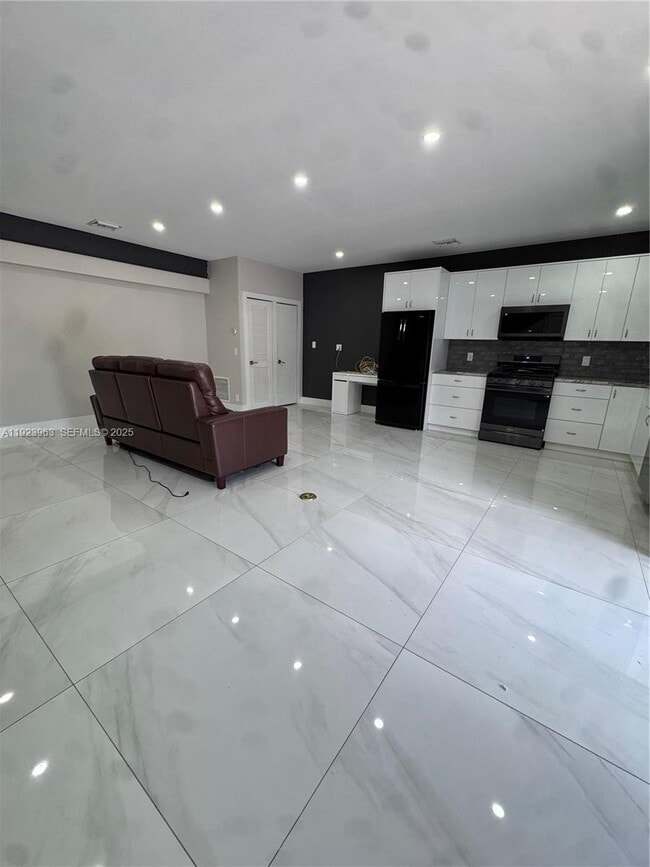 Photo - 755 N Crescent Dr Unit B