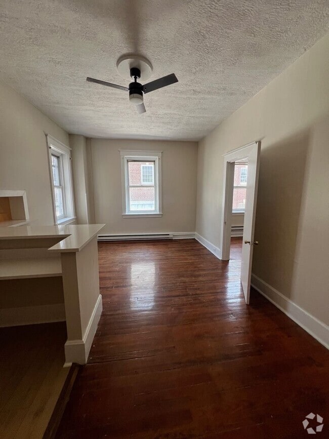 Building Photo - 32 W High St Unit 32 W High St Apt 301