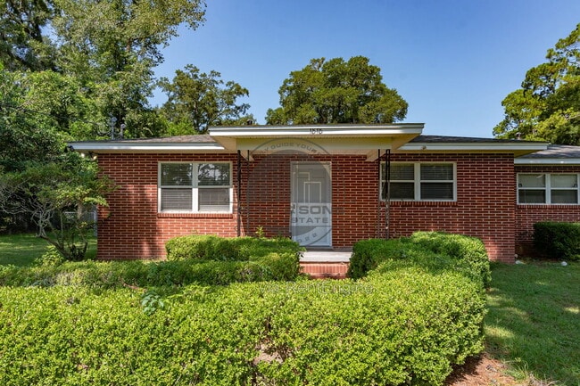 Building Photo - 1818 Dawsey St