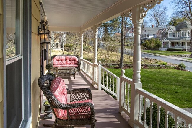 Photo - 112 Charles Colman Blvd