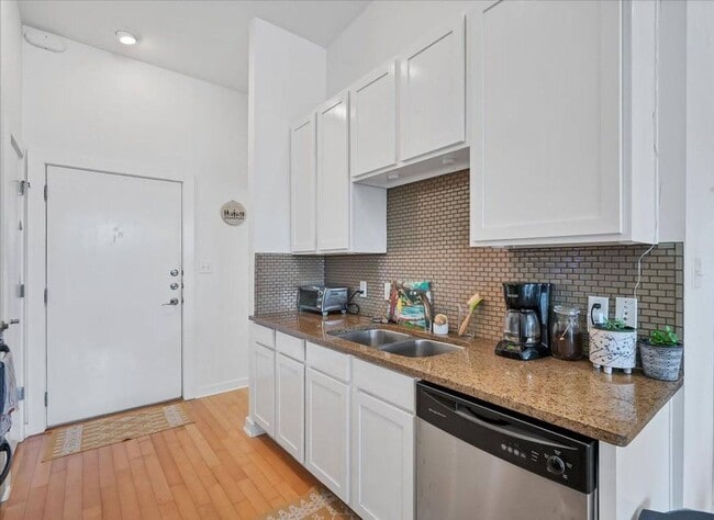 Photo - 2931 E 12th St Unit 306