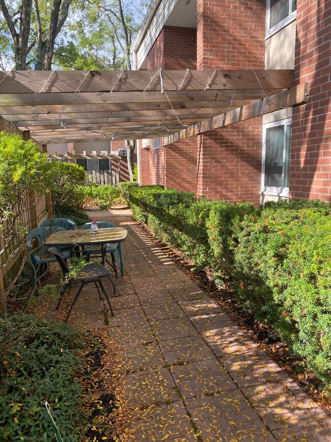 front patio - 712 W Beaver Ave Unit B