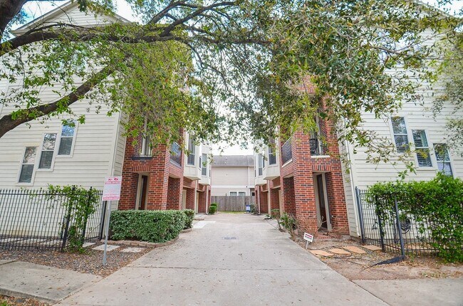 Photo - 1016 Studer St