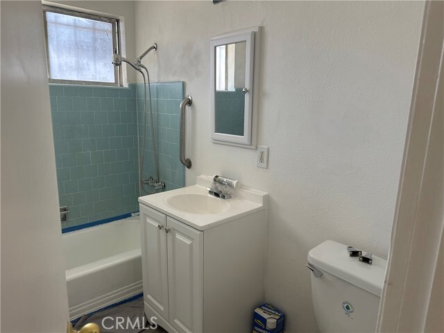 Photo - 1194 W 39th St Apartamento