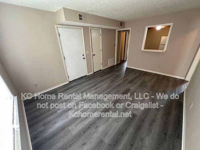 Photo - 838 Saddlewood St