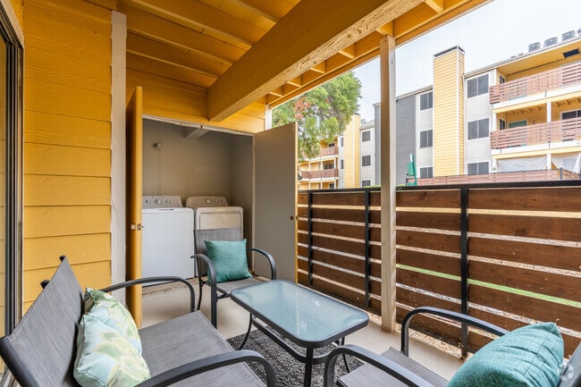 Interior Photo - Flintridge Apartments