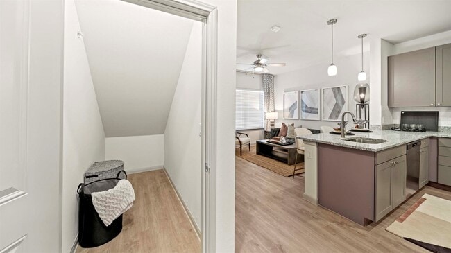Building Photo - 1101 Halsey Dr Unit 1225