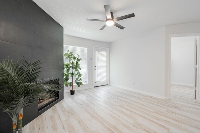6108 Abrams Rd