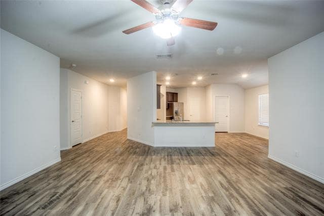 Photo - 621 Jamestown Ln