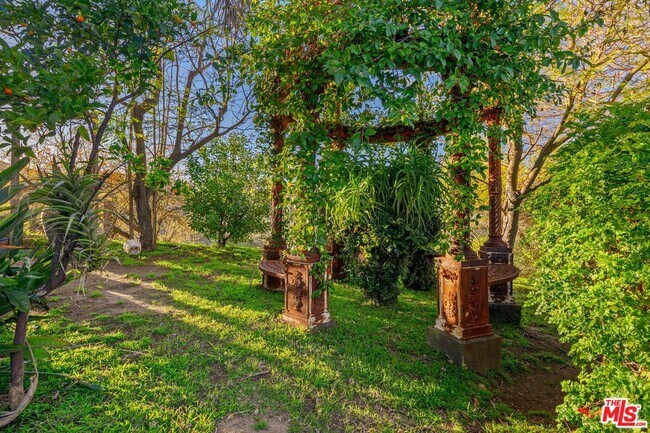 Photo - 20333 Reigate Rd