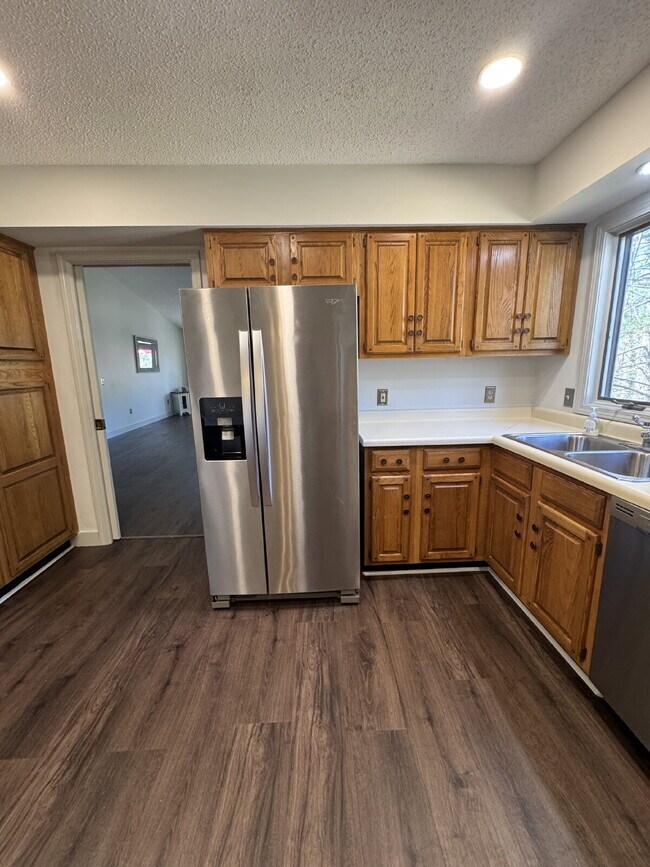 Photo - "Charming 2-Bedroom Condo with Cozy Fireplace in Hendersonville – 1603 Sq Ft of Comfort!"