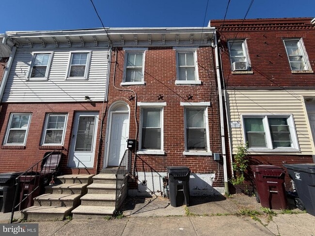 Building Photo - 1114 Lancaster Ave