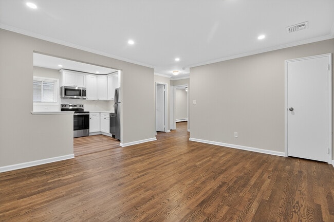 Photo - 39 Yennicock Ave