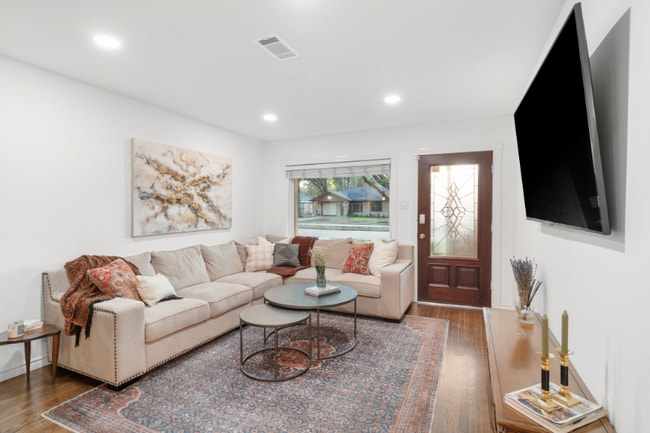 Photo - 1723 Knightwick Dr