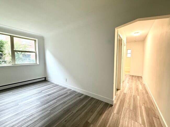 Photo - 169 Park Row S