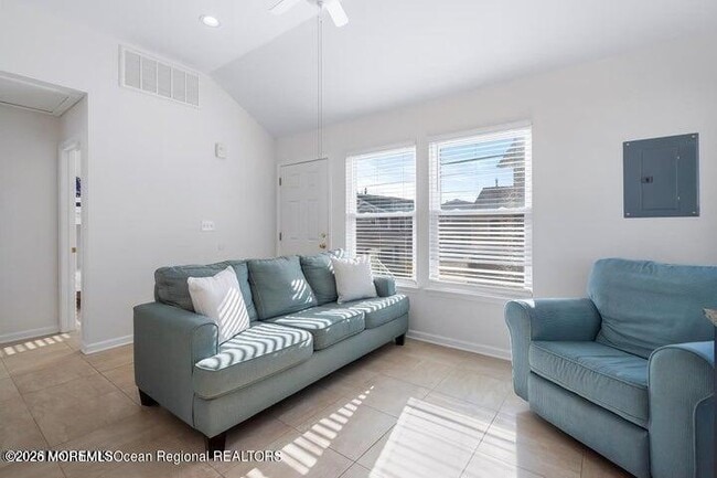 109 W Pompano Way