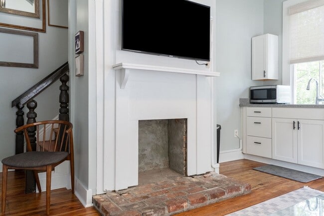 Photo - 1900 Calvert St Unit B - Upstairs Apartment