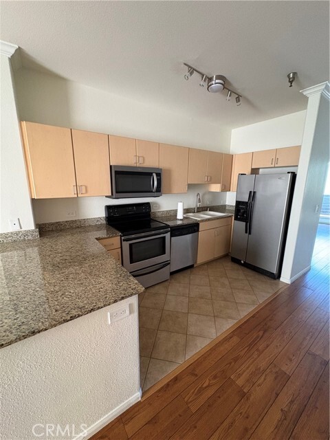 Building Photo - 1643 Sixth Ave Unit 412