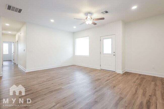 5784 E Bristol Cir