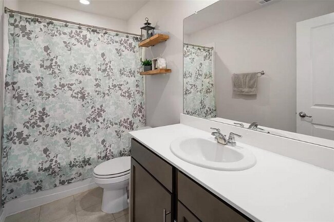 Photo - 604 Saddle Club Way