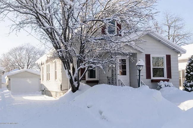 Photo - 301 15th Ave SW